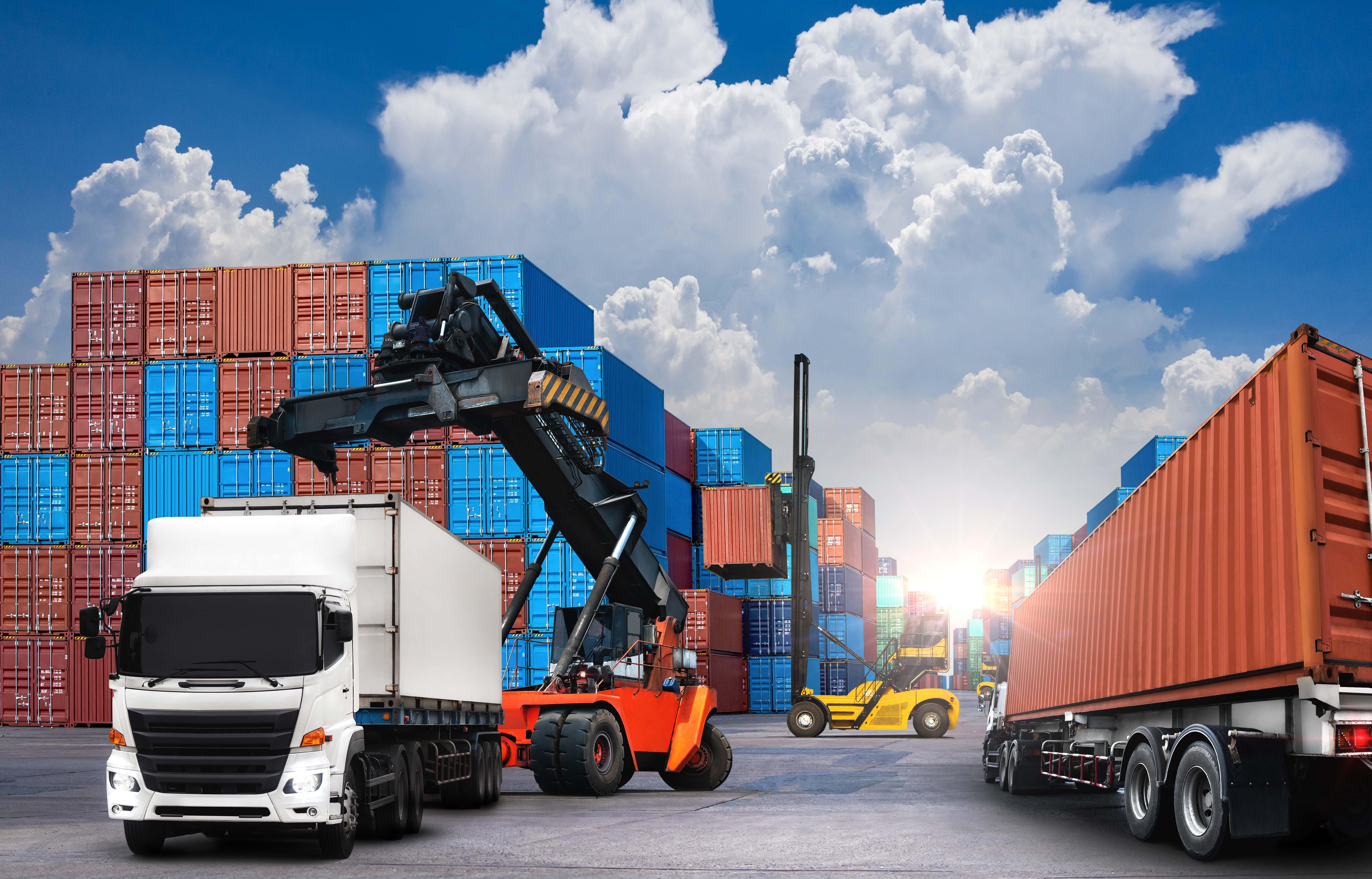 Optimizing Your Supply Chain: VisionCraftHub's Path to Seamless Delivery.